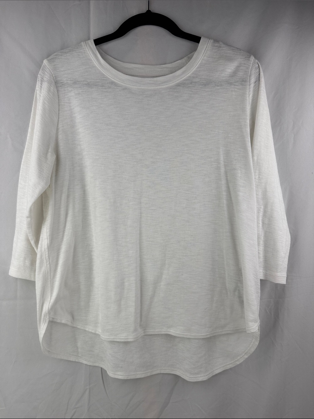 Kirkland Signature Women’s Size Large White 3/4 Long Sleeve Layered Hem Tee